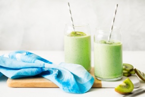 Kiwi and coconut quinoa smoothie