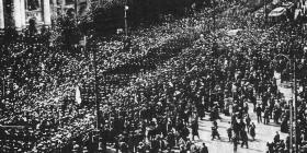 Kronstadt workers and sailors demonstrate in 1917