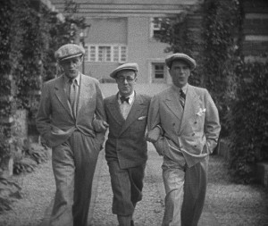 Oskar Karlweis, Heinz Rühmann und Willy Fritsch (von links) als unzertrennliches Trio in „Die Drei von der Tankstelle“ (1930). Mit freundlicher Genehmigung der Friedrich-Wilhelm-Murnau-Stiftung, Wiesbaden.