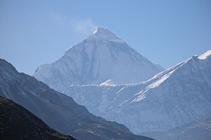 Dhaulagiri frå nordaust med austveggen, nordaustegga og nordveggen