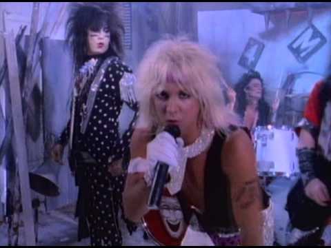 Mötley Crüe - Smokin In The Boys Room