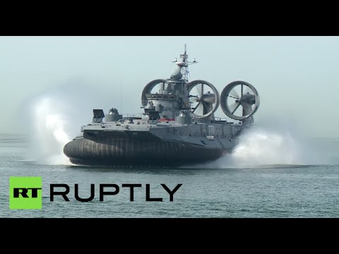 Race of Heroes: World's largest hovercraft opens military sports event in Russia