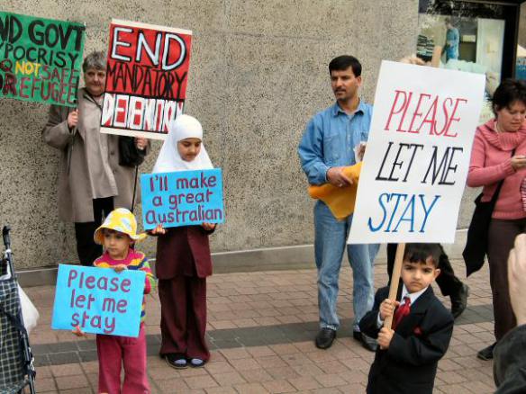 Children with placards at Iraqi asylum seekers rally 1 October