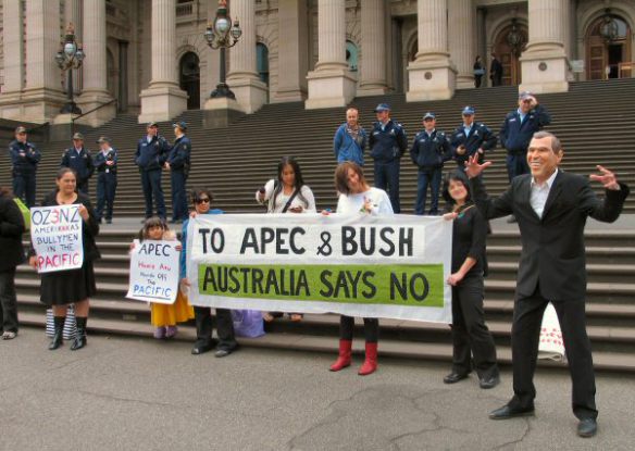 Protester dressed as Bush makes grabbing gesture