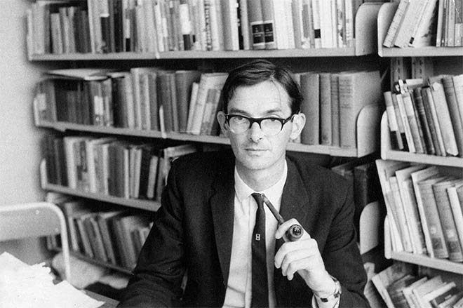 Historian and editor Bill Oliver, complete with pipe (pic: Massey University)