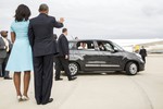 President Barack Obama and First Lady Michelle Obama wave goodbye to Pope Francis as his motorcade departs Joint Base Andrews, Md., Sept. 22, 2015.