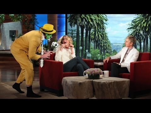 Cameron Diaz Gets Scared by 'The Mask'!