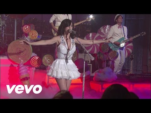 Katy Perry - Teenage Dream (Live on Letterman)