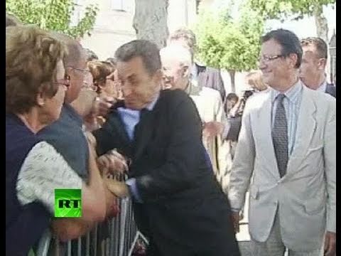 Sarkozy attack video: Man grabs French prez, nearly knocks him to ground