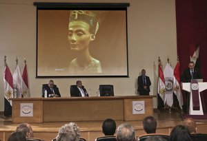 Nicholas Reeves, a British Egyptologist affiliated to the Egyptian expedition at the University of Arizona, right, speaks during a press conference with Egypt's Antiquities Minister Mamdouh el-Damaty, center, in Cairo, Egypt, Thursday, Oct. 1, 2015.