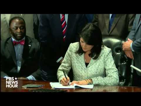 S.C. Gov. Nikki Haley signs bill to remove Confederate flag from state capitol