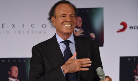 Julio Iglesias dumps Trump: 'He's a clown! And my apologies to clowns'