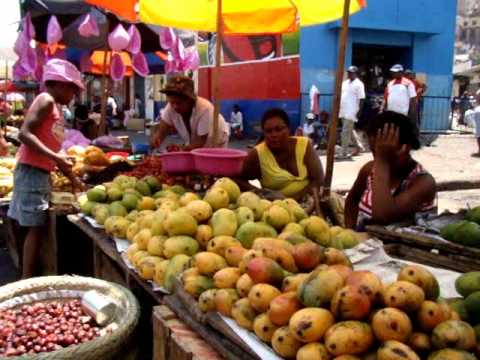 One Day on Earth: Buses and markets in Antananarivo - Madagascar