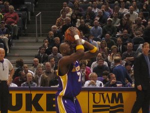 Lamar Odom  Lamar Odom shooting free throws.