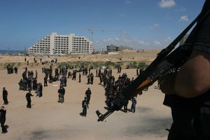  Palestinian members of the Hamas security forces attend a graduation ceremony in Gaza March 25, 2007. wn Ali Omar  AO1. 