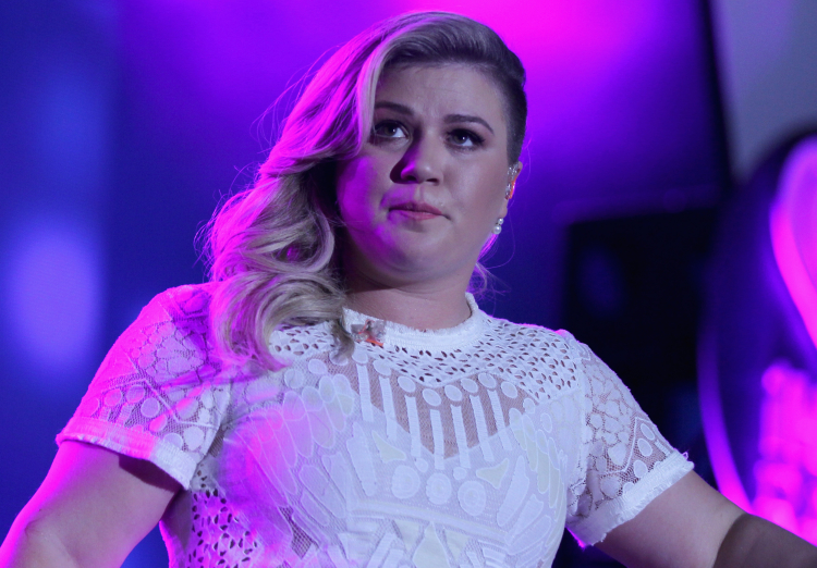 Kelly Clarkson cancels tour