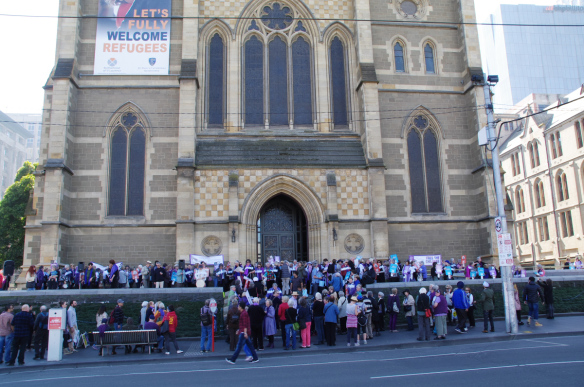 Crowd gathering outside St Paul's - banner reads Let's fully Welcome Refugees