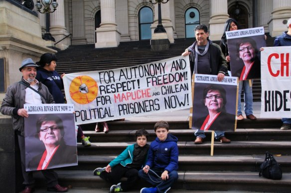 Banner calling for release of political and Mapuche prisoners ...