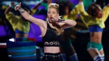 Australian rapper Iggy Azalea has been accused of putting on a modern day minstrel show.