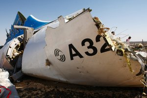 Emergency Ministry rescuers find fragments of A321 fuselage at crash scene.