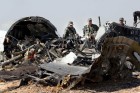 Investigators at crash scene (Reuters: Mohamed Abd El Ghany)