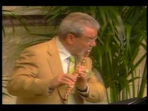 Sir James Galway plays "The Lord of the Rings"