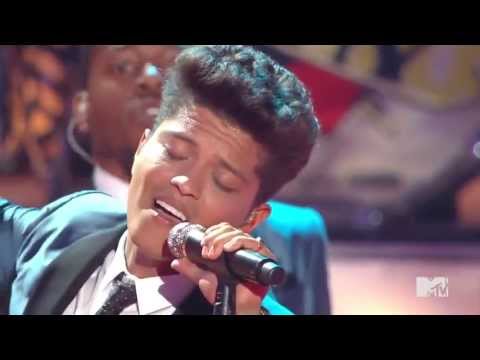 Bruno Mars - Valerie (Amy Winehouse Tribute) HD