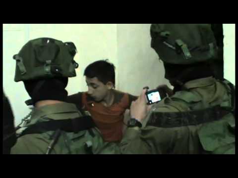 Soldiers harass B'Tselem volunteers' family and confiscate hard disk