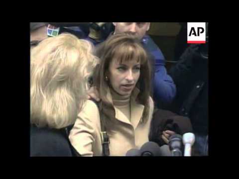 USA: WASHINGTON: PRESIDENT CLINTON AND PAULA JONES FACE EACH OTHER