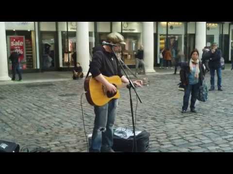 Amazing Singer At Covent Garden / LONDON - Chasing Cars (Snow Patrol) - Street Music/Busker