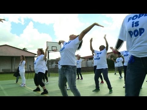 Flash mob in Italian jail pays tribute to Pope Francis