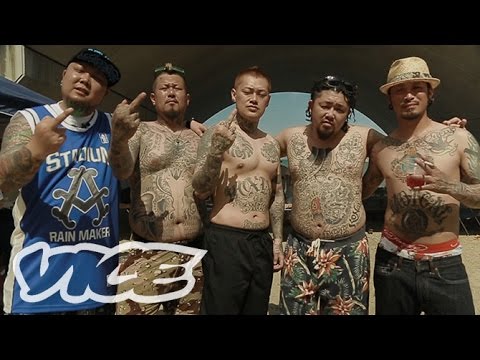 LIVING ON THE EDGE：The New Breed of Japanese Gangsters 　境界線を闊歩するJ-GANGたち