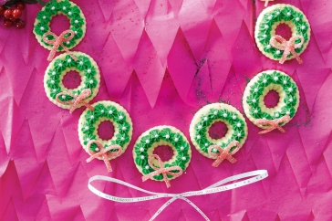 Itty-bitty Christmas wreaths