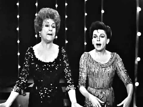 Judy Garland & Ethel Merman - Garland/Merman medley (The Judy Garland Show)