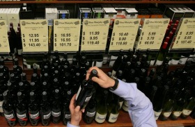 The government wants improved inspection rates of Victorian pubs, clubs, restaurants and bottleshops.