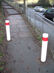 Hill bollards