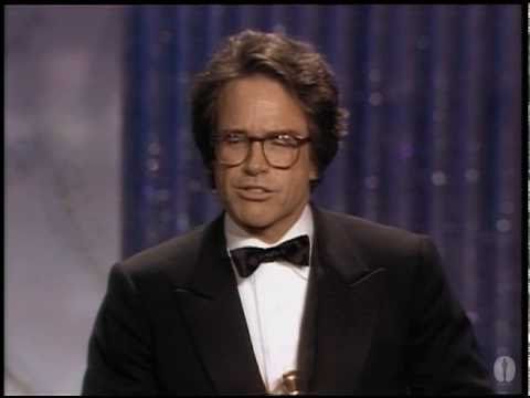 Warren Beatty ‪winning Best Director for "Reds"