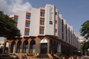 Malian special forces have entered the Radisson Blu Hotel in Mali's capital, Bamako, to end a siege by gunmen who had been holding 170 people hostage.