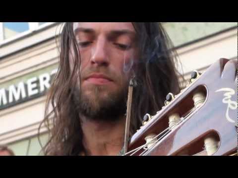 Estas Tonne - The Song of the Golden Dragon - Stadtspektakel Landshut 2011