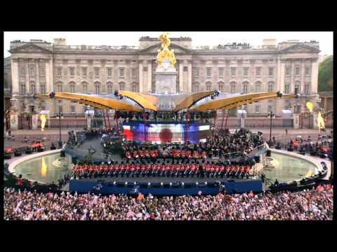 The Queens Diamond Jubilee Concert - Robbie Williams Opening