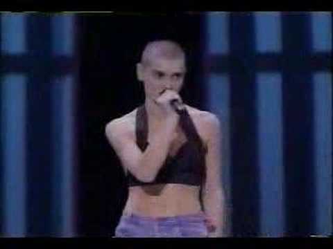 Sinead O'Connor - Mandinka (1989 Grammy's)