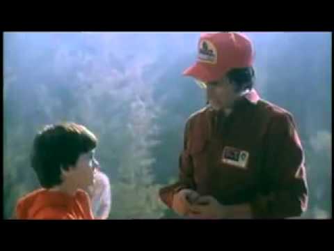 Steven Spielburg talks to Henry Thomas while filming E.T in