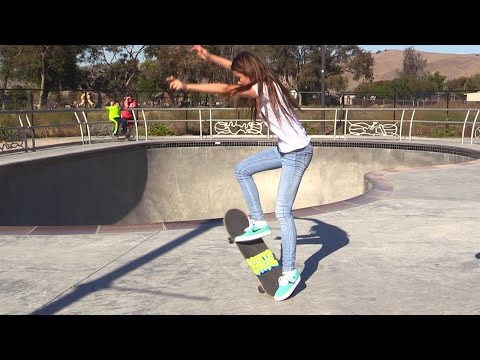 GIRL LEARNS HER FIRST SKATEBOARD TRICKS   EP 4 FRONTSIDE 180