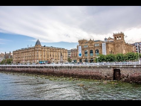 Donostia - San Sebastián A walking tour around the city / Un paseo por la ciudad