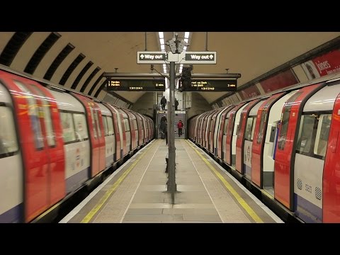 London Underground: Narrow Platform at Clapham North Station