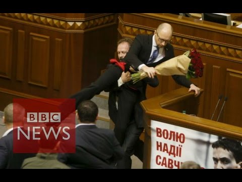 Fighting breaks out in Ukrainian parliament - BBC News