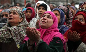 Kashmiri Muslim women pray at the shrine of noted Muslim preacher and saint, Sheikh Syed Abdul Qadir Jeelani as the head priest of the shrine (unseen) displays his relics on the Friday following the annual Urs (anniversary) of the saint in Srinagar, the summer capital of Indian Kashmir, 06 February 2015. Hundreds of devotees thronged to the shrine housing the relic of the saint. The mid-12th century Persian preacher helped in spreading Islam in the region.