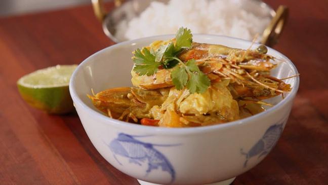 How to make fish and prawn curry