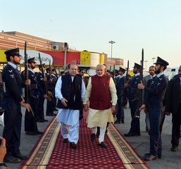 The Prime Minister, Shri Narendra Modi warmly received by the Prime Minister of Pakistan, Mr. Nawaz Sharif, in Lahore, Pakistan on December 25, 2015.