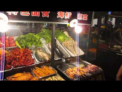 Visiting Snack Street In Luoyang